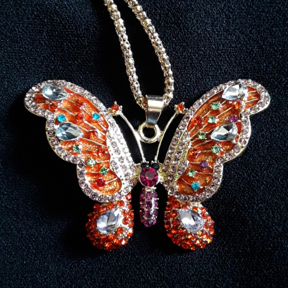 CRYSTAL BUTTERFLY NECKLACE